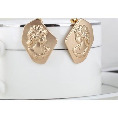 New South Korean Jewelry Fashion Temperament Beauty Face Earrings Simple Stud Earrings Tide Restoring Ancient Ways Of Earring