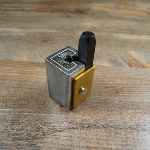 Metal corner cutter square hole punch