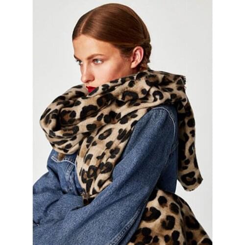 2017 Autumn and Winter New Leopard Print Scarf Womens Shawls European American Retro Style Cashmere Shawl Girl Scarf