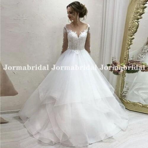 White Tiered Tulle Wedding Dress Illusion Applique Long Sleeves Ball Gown Bridal Dresses Transparent Buttons Back robe de mariée