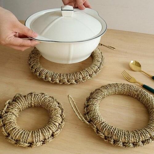 Hand-made Rattan Coasters Vintage Wood Natural Heat Resistant Hot Pads for Kitchen Table Mats Round Tableware Placemats