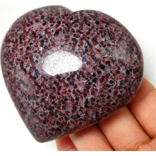 Natural Semi - Gemstone Burgundy Garnet Crystal Raw Specimens Carved Heart For Healthy Healing Decoration