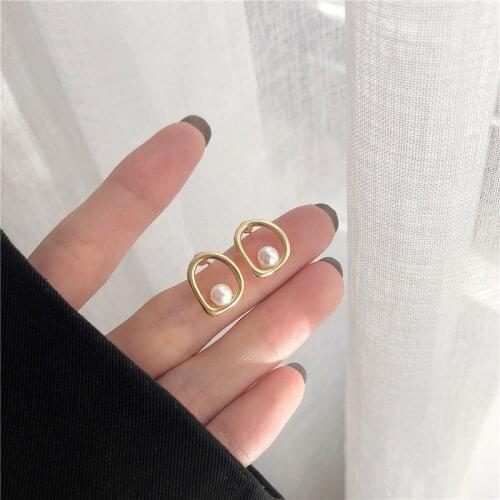 Fashion Round Pearl Earrings Irregular Hollow Metal Geometric Small Earrings for Women Gifts Daily Jewelry