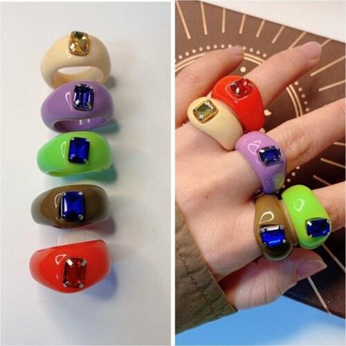 2021 New Vintage Colourful Resin Acrylic Inlaid Rhinestone Ring Elegant Women Chic Round Ring For Girls Jewelry Party Gifts