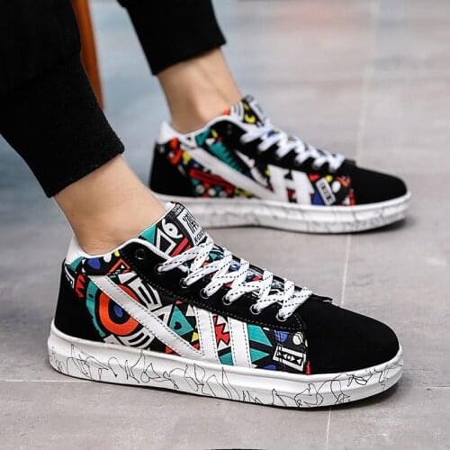 Size mens shoes irregular color graffiti board shoes Korean version of the trend students a hundred matching mens cloth shoes