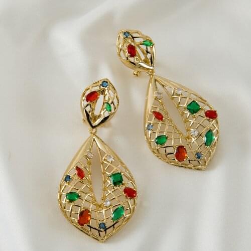 Inlaid Crystal Exquisite Style Golden Color Water Drop Shaped Women Earrings New Date Party Wedding Attendance Design