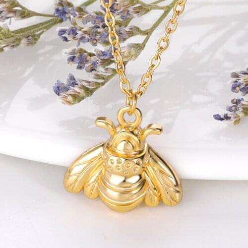 Lovely Honey Bee Pendants Necklaces for Women Female Male Insect Queen Accessory Sweet Chic Charm Chocker Statement Necklace