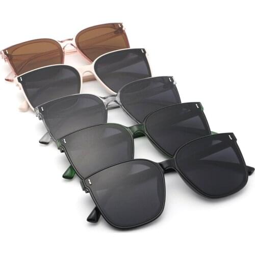 2021 Classic Vintage Exquisite Retro Square Oversized Black Luxury Sunglasses UV400 With Integrated Nose Pad And Metal Hinge