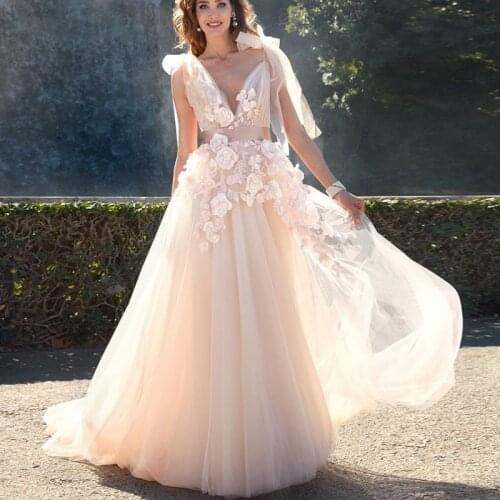 Beautiful A Line Wedding Dress V Neck Vintage Floral Bridal Dress Bohemian Beach Bridal Gowns with 3D Flowers