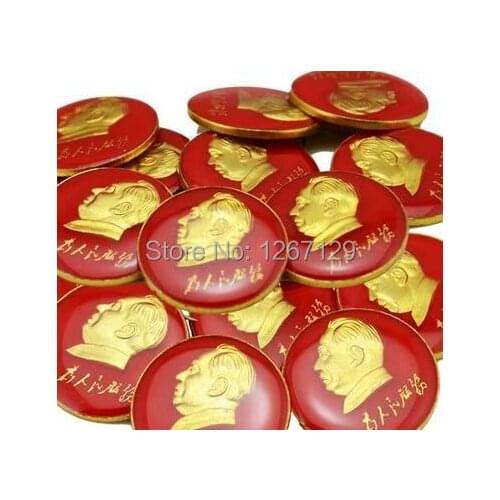 2 pieces a lot)Boutique creative chairman MAOs cultural revolution memorial as medal badge to serve the peopleMZX688