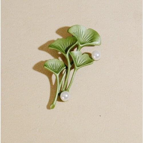 Accessories sold quickly, versatile, exaggerated fresh leaves, retro goddess boutique, beautiful lacquered Pearl Brooch