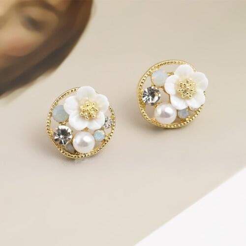 Korean New Product Sweet Crystal Temperament Simple Flower Earrings Female Fashion Elegant Pearl Earrings Wedding Jewelry Gift
