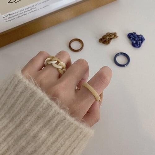AOMU 2pcs/SET New Autumn Winter Vintage Colorful Acrylic Fashion Personality Don’t Fade Simple Chain Resin Ring Set for Women
