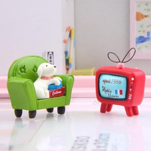 ZOCDOU 2 Pieces Television TV Dog Weekend Otaku Shoot Film Model Small Statue Little Figurine Crafts Figure Ornament Miniatures