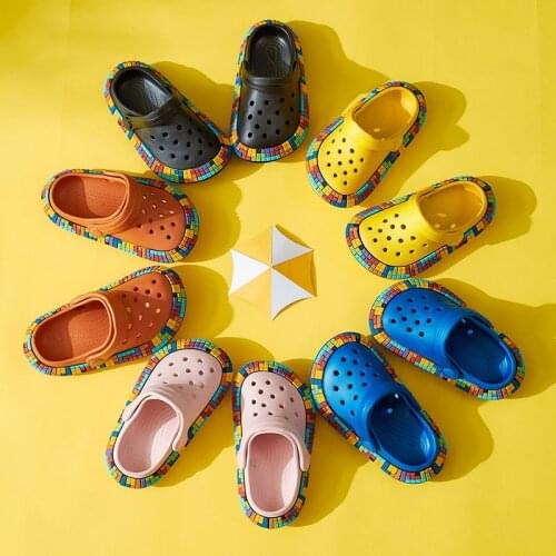 Children Slippers Rainbow Hole Closed Toe Breathable Gingham Summer Slippers Kids Fashion Cute Indoor Home Slippers Comfortable