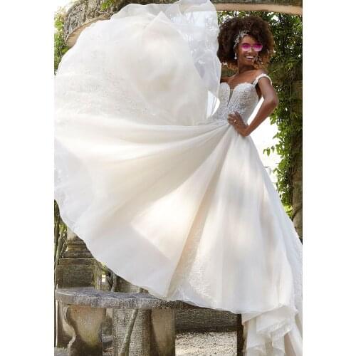 New Ball Gown Wedding Dress 2020 off Shoulder Bridal Womens Dress Ivory Organza Appliques Sweetheart Beading Custom Size