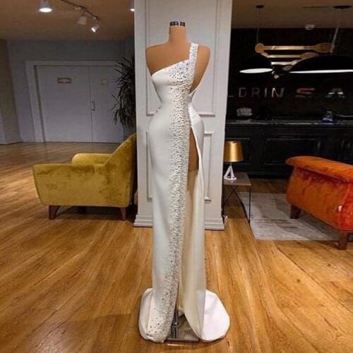 Elegant White One Shoulder Evening Gowns Pearls Beaded Sexy High Split Prom Dresses Zipper Back Formal Party Dress Women Robe