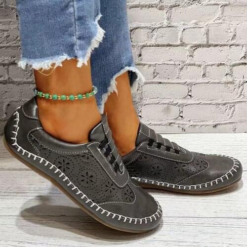 2021Hot Women Loafers Breathable Casual Shoes PU Leather Flats Shoes Nude Slip-on Flat Shoes Women Floral Hollow Out Shoes Femme