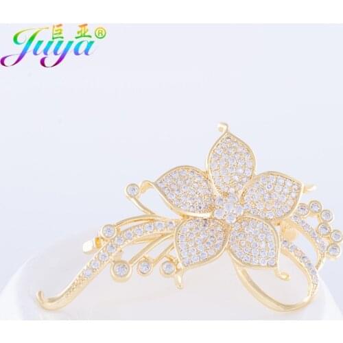New Fashion Micro Pave Zircon Gold Romantic Rhinestone Flower Scarf Pin Brooches For Women Wedding Evening Party Christmas Gift