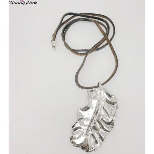 Banny Pink Vintage Large Leaf Pendant Necklace For Women Ethnic Pu leather Long Necklace Simple Sweater Chain Necklace Colliers