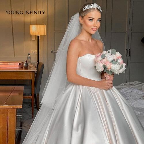 Romantic Ball Gown Satin Wedding Dress 2022 Sweetheart Backless Sweetheart Bridal Gown White Formal Bride Wear Custom Made