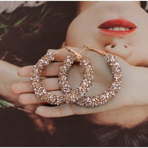 Xujiafu Oorbellen For Women Hoop Earrings 2021 New Resin Sequin Flash Earrings Fashion Jewelry Earrings Female Hot Ornaments