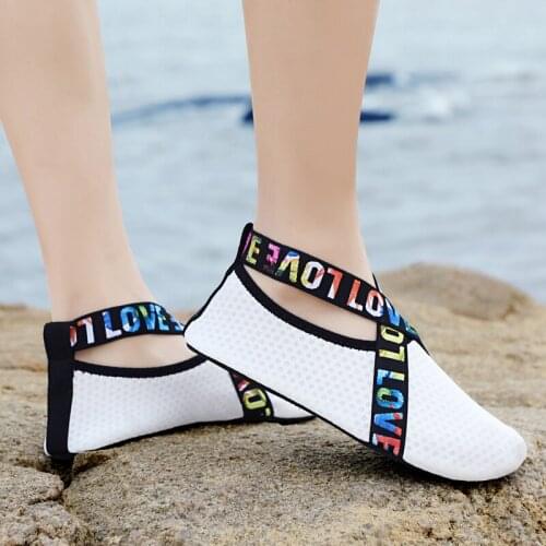 Couple Swimming Beach Upstream Shoes Women Men Lightweight Slip on Aqua Shoes Unisex Barefoot Shoes Footwear Wading Water Shoes