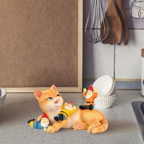 Mischievous Cat Teasing Gnomes Garden Yard Art Decor Lazy Cat Garden Ornament Desktop Decoration Indoor Outdoor Statue