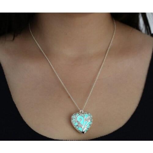 Hot Sale Luminous Heart pendant Glow in the Dark Necklaces & Pendants for Women Girls Chain Necklace jewellery Gifts