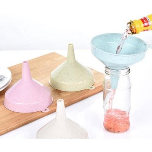 Wheat Straw Funnel Kitchen Oil Soy Sauce Vinegar Transferring Funnel Tool Practical Household Inverted Oil Funnels Gadget