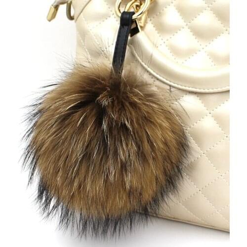 Real fur chain keychain 15 cm classic raccoon fur coat luxury car key chain bag key chain pendant jewelry