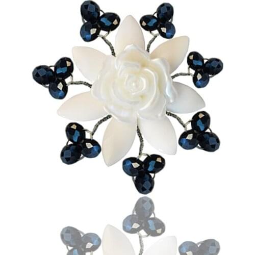 2019 New Fashion Korean Rhinestone Brooch white Flower Broach for women Hijab Pins Big Lily Brooches for Girls Dresses X1626