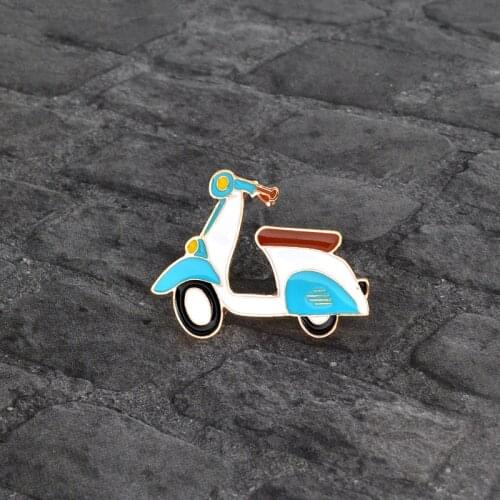 Cartoon Motorcycle Locomotive Brooch pin Enamel Metal Icon Pin Button Jacket Backpack Badge for Boy Girl Kids Jewelry Wholesale