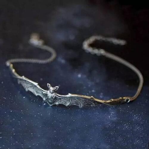 Fashion Goth Black Large Open Wing Flying Bat Collars Spooky Halloween Gift Mens and Womens Bat Short Necklace Gift