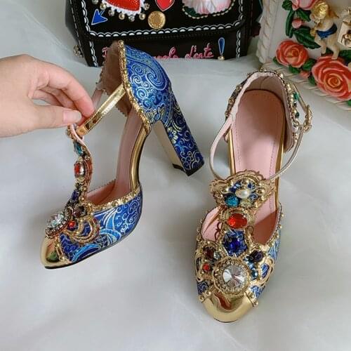 2020Flower Embroidery Jacquard Women Pumps Chunky Heel Beading T-strap Mary Janes Designer Shoes Women