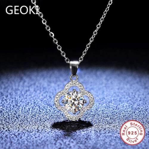 Geoki 925 Sterling Silver 1 Ct Perfect Cut 4 Leaf Shaped D Color VVS2 Moissanite Pendant Necklace Women Luxury Wedding Jewelry