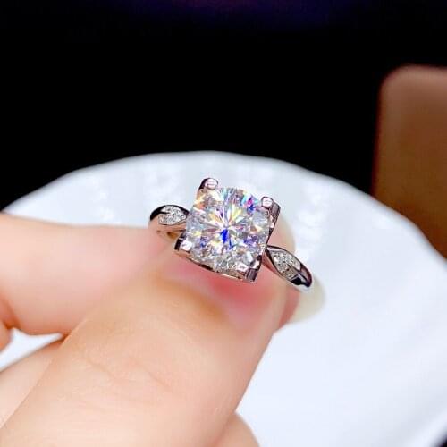S925 Pure silver classic ox head dovetail mosan diamond ring D color VVS1 grade clarity 8 heart 8 arrow cutting classic fashion