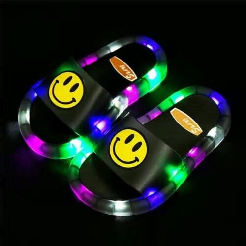 2020 Smiling Light Up Slippers Children LED Kids Slippers Baby Bathroom Sandals Kids Shoes for Girl Boys Flops Flip Slipper
