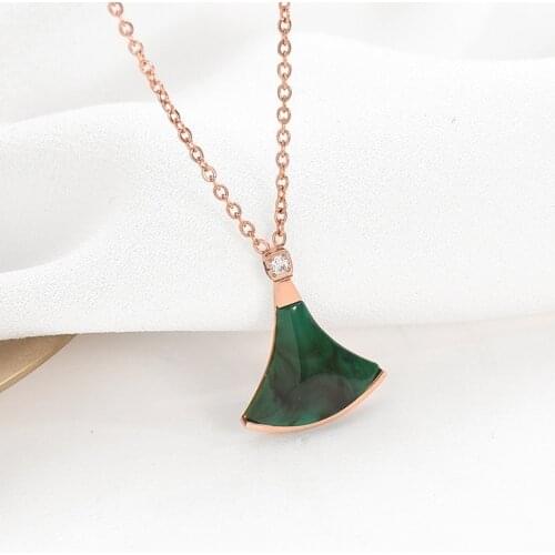 Vintage Style Fan Shape Shell Pendant Women Necklace Ladies Stainless Steel Clavicle Chain Female Party Jewelry Wholesale Gift