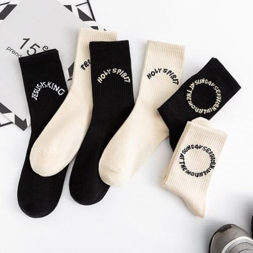 New womens fashion letter sports cotton socks Harajuku style skateboard hip hop mens casual socks comfortable and breathable