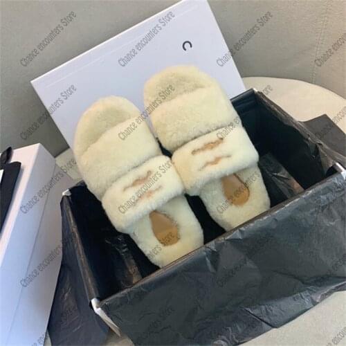 2021 Hot Style Furry Slippers, Fashionable Slippers for Winter Wear, Net Red Flat Lamb Fur Slippers, Very Comfortable