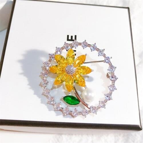 Beautiful Sunflower Brooches Delicate Zircons Elegant Brooch Pin Women Girls Rhinestone Lapel Pins Accessories Jewelry Broach