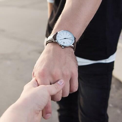 SHENGKE New Quartz Couple Watch Black Leather Business Style Women Men Watches Unisex Gift For Lovers Mhorloges Mannen