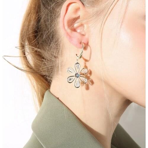 Dara Daily Flower Stud Earrings for College Cute Girls Korean Fashion 2021 New Trendy