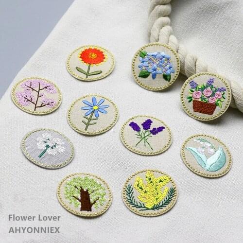 1 PCS High Quality Embroidered Flower Patch for Clothing for Dress Jacket Jeans Stickers Clothes Iron On Patches 4.2cm*4.2cm
