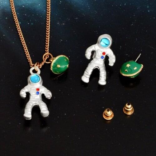 Personality Exquisite Enamel Astronaut Planet Necklace Womens Creative Fashion Jewelry Birthday Gifts