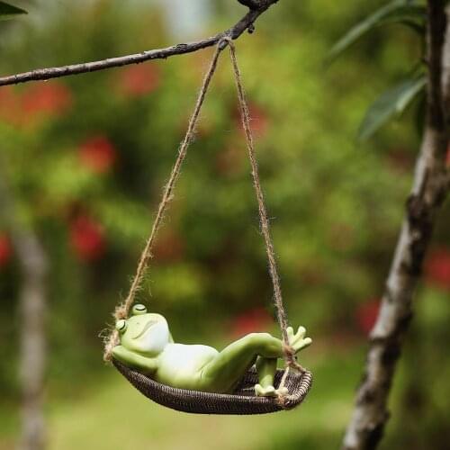 Creative Cute Swing Frogs Resin Statue Garden Hang On Tree Decorative Pendant Indoor Outdoor Garden Courtyard Decor Ornament