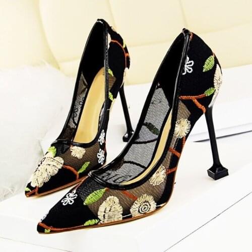 Lace Female Pumps High Heel Pointed Toe Hollow Woman Shoes Slip On Floral Thin Heel Patchwork Sexy Pumps Shallow For Ladies