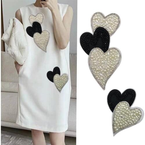 The New Luxury Rhinestone Sequin Beads Manual Love Heart Patch for Clothes Sew on Applique Clothing Shoes Bags Decoration Stripe