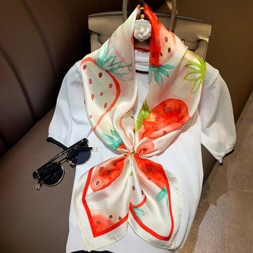 Spring and autumn 2020 women print silk scarves Luxury tourism Fashion Flower Square scarf New seaside sunscreen quality shawl